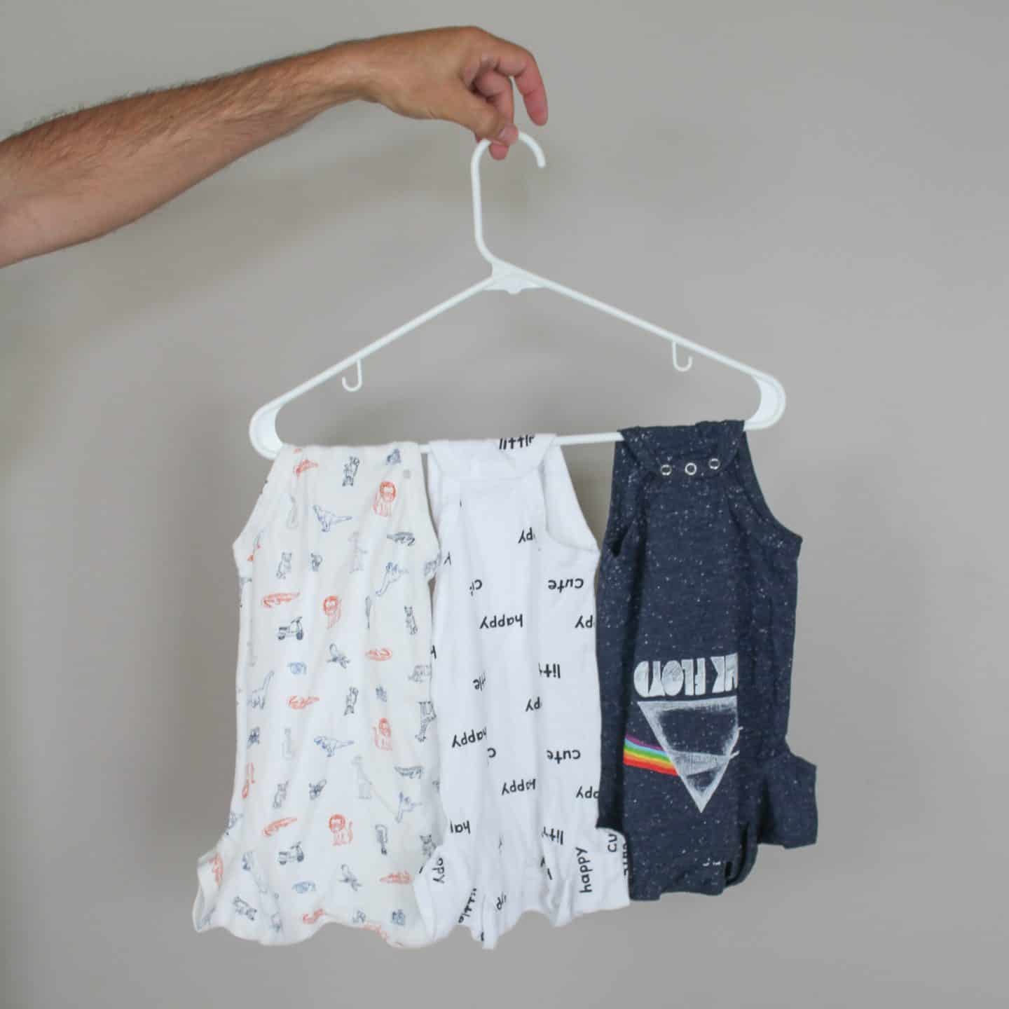 Baby Onesie Trick for saving space in babies closet #babytips #babyhacks #babytricks Baby Onesie Trick for saving space in babies closet #babytips #babyhacks #babytricks
